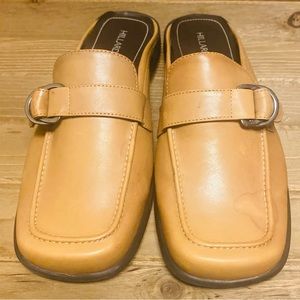 HILARD & HANSON women's size 6 slip on loafers. Upper leather